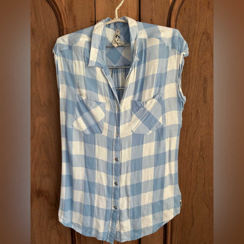 Seven7 Blue & White Gingham Sleeveless Button-Down Shirt